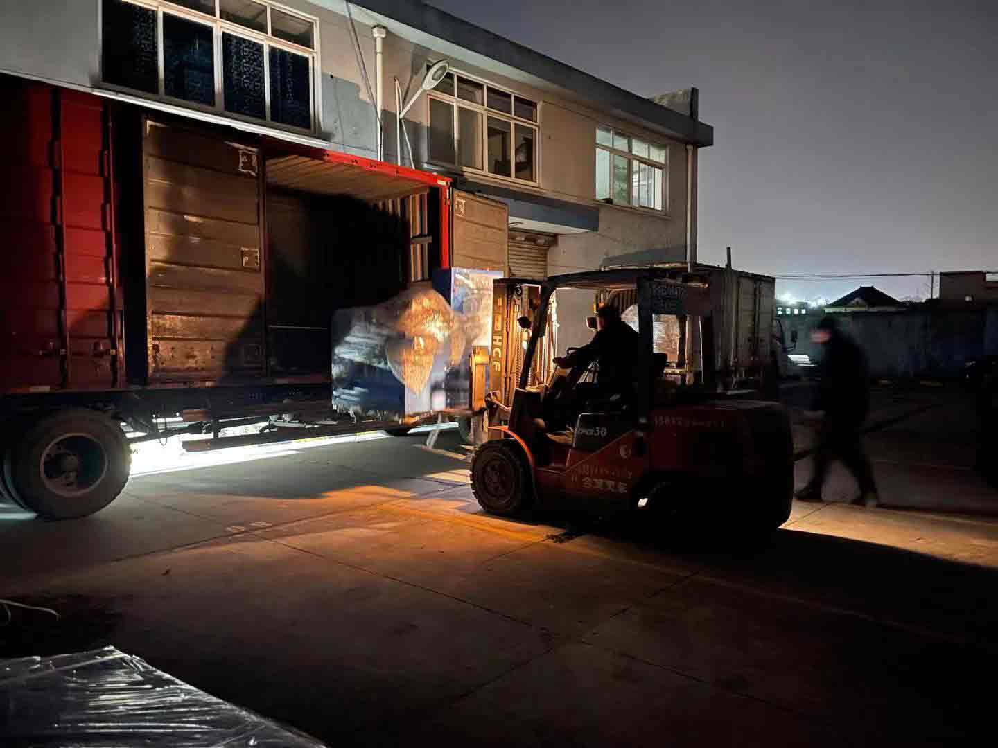 【紹興】鋁型材切割代加工使用的是小型切鋁機(jī)SDY-Q300，立刻找廠家訂購